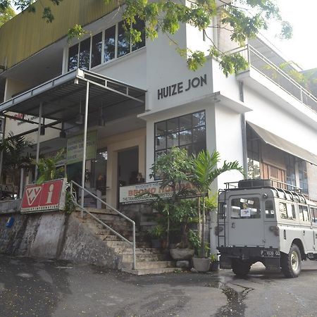 Huize Jon Hostel Malang Luaran gambar
